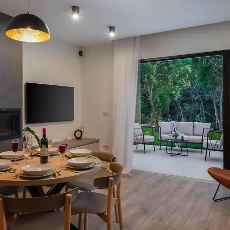Mapejana By Interhome Willa Poreč